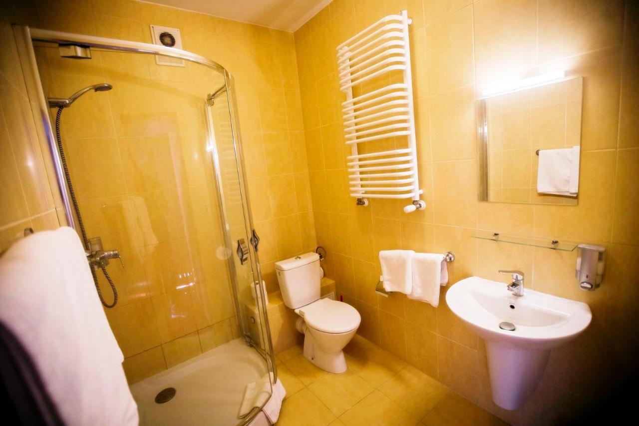 Hotel Luka ราดอม ภายนอก รูปภาพ