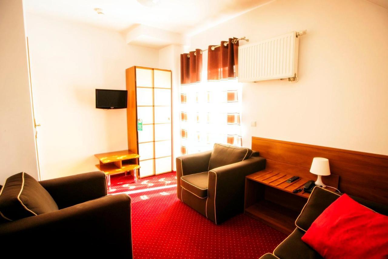Hotel Luka ราดอม ภายนอก รูปภาพ