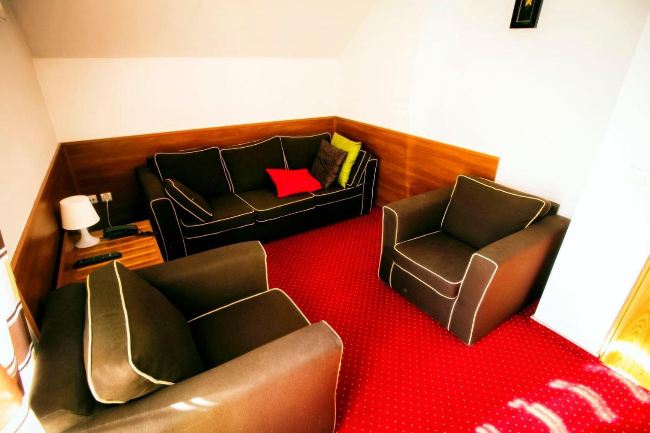 Hotel Luka ราดอม ภายนอก รูปภาพ