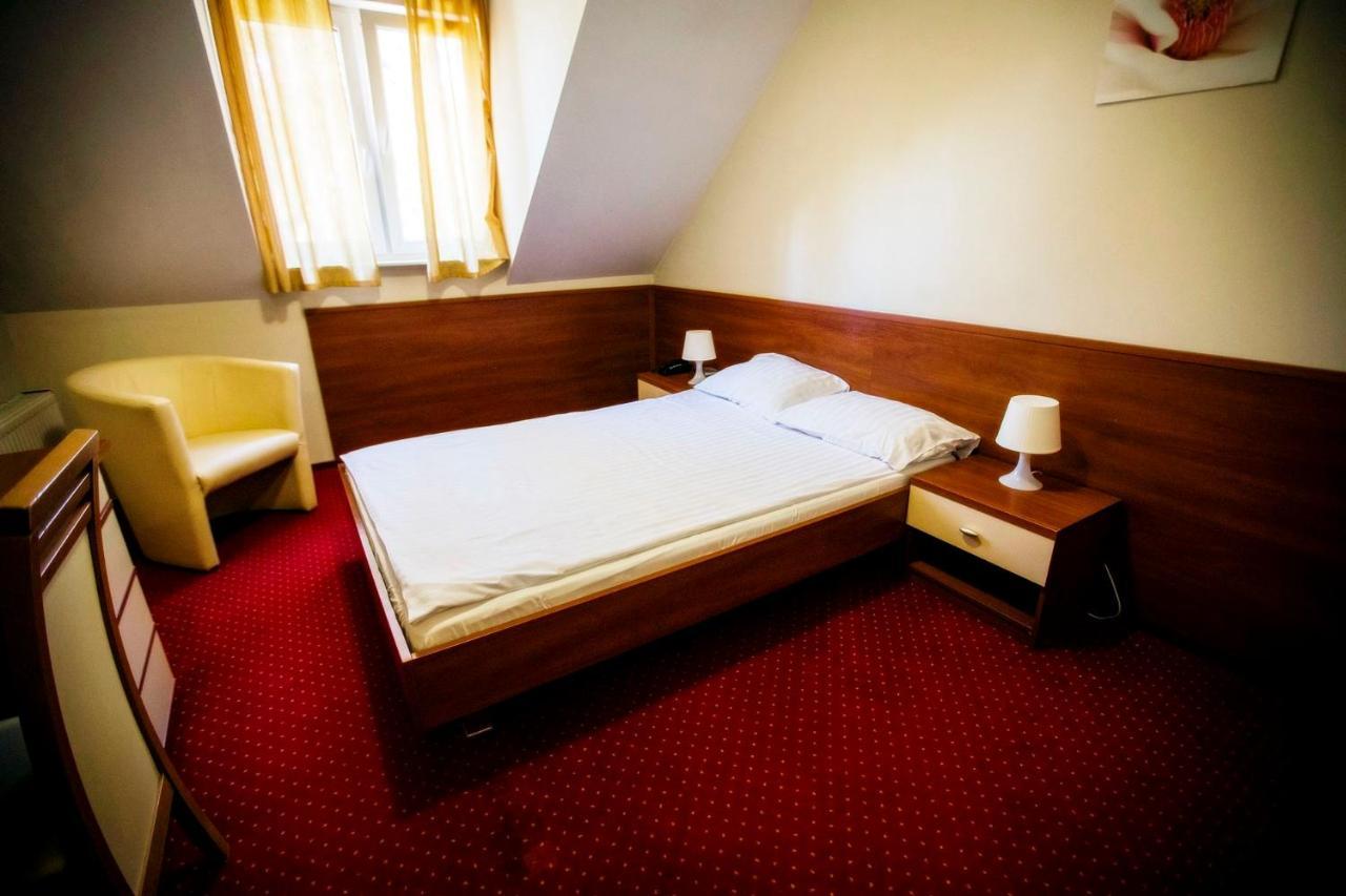 Hotel Luka ราดอม ภายนอก รูปภาพ